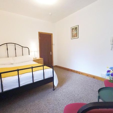 Carnation Flat A In Wembley Apartman London Kültér fotó