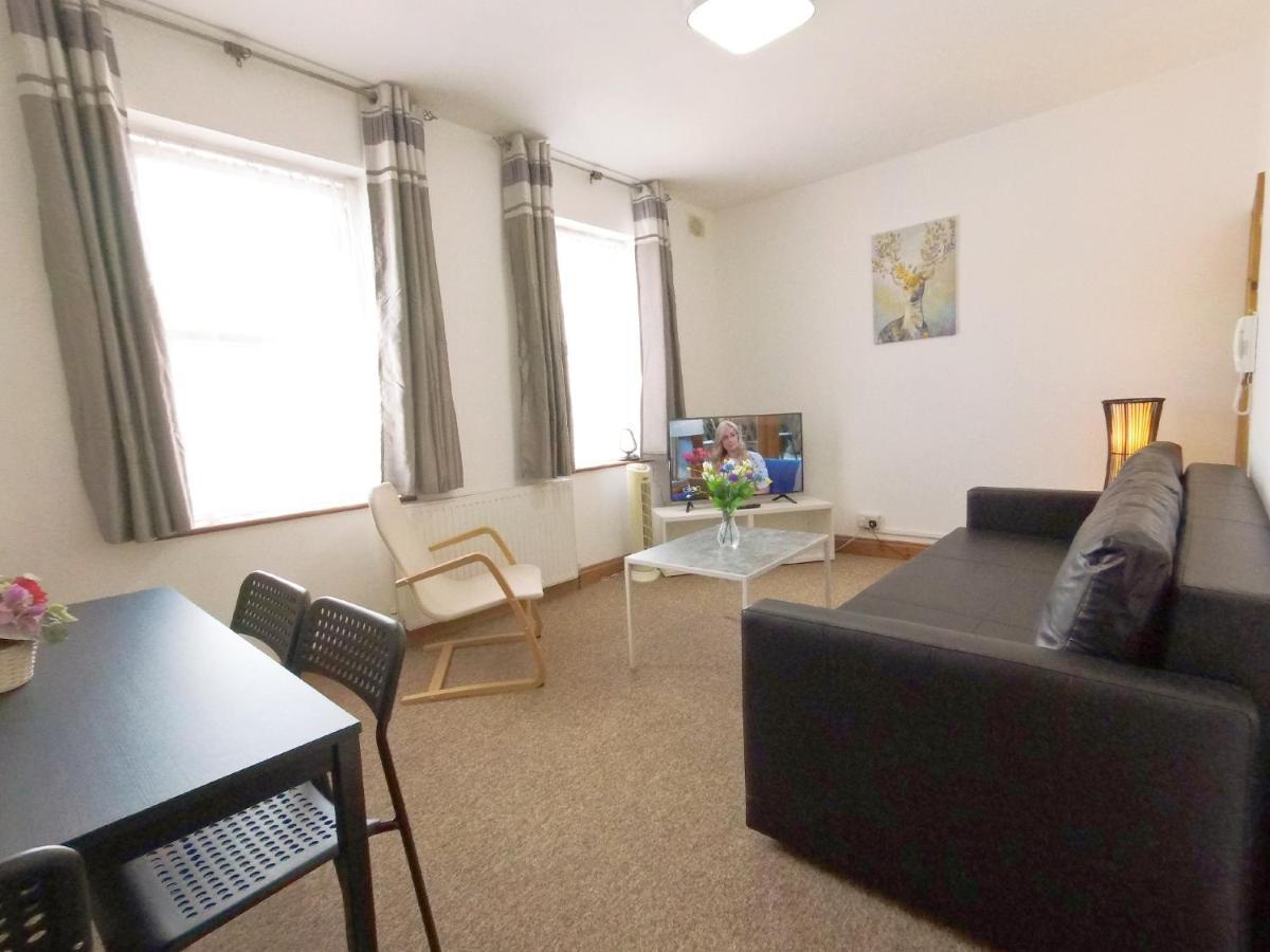 Carnation Flat A In Wembley Apartman London Kültér fotó