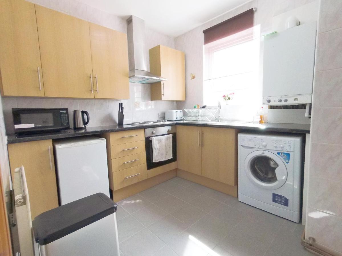 Carnation Flat A In Wembley Apartman London Kültér fotó