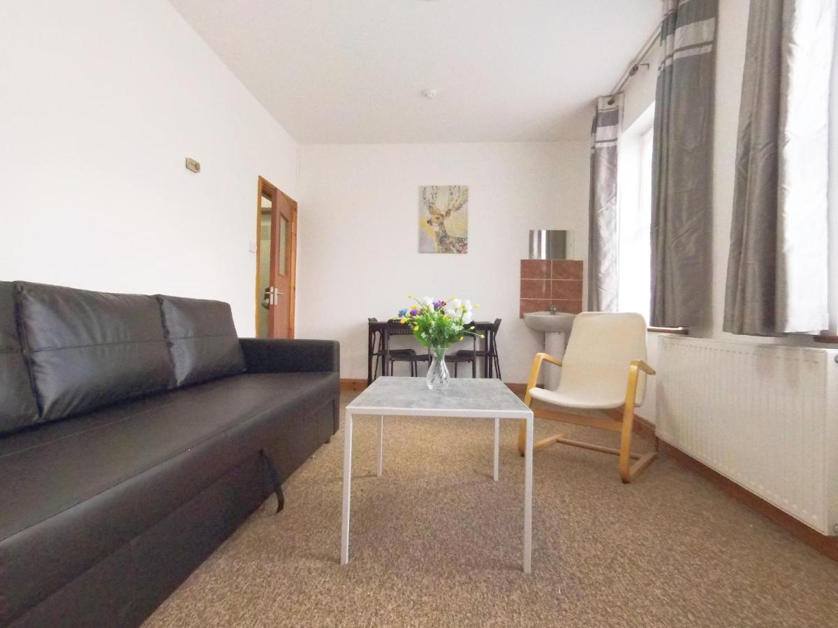 Carnation Flat A In Wembley Apartman London Kültér fotó