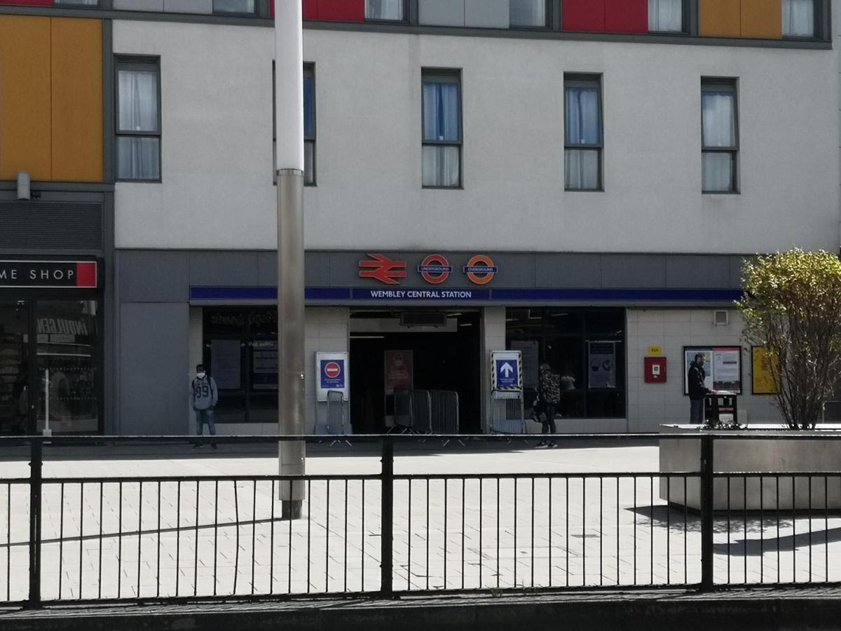 Carnation Flat A In Wembley Apartman London Kültér fotó