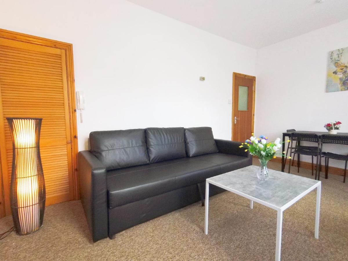 Carnation Flat A In Wembley Apartman London Kültér fotó